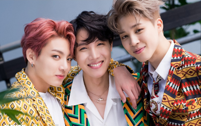 Những pha trang điểm ‘mặt búng ra phấn’ của BTS làm fan hãi hùng Ảnh 2