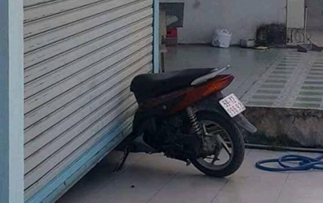 Khi gia chủ muốn làm khó kẻ trộm: Xe tay ga không khóa nhưng đố ai dắt đi nổi Ảnh 2