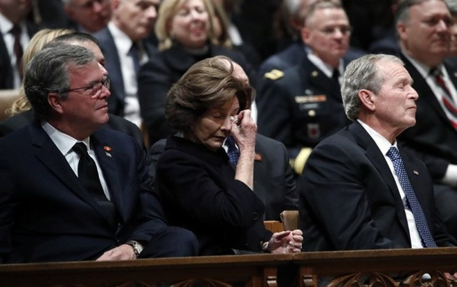 Những hình ảnh xúc động trong tang lễ của cố tổng thống Bush Ảnh 2
