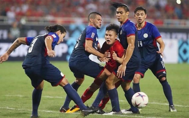 Dân mạng thi nhau chế ảnh Công Phượng hóa thiên nga, Philippines 'xử ép' Quang Hải khiến Đình Trọng bức xúc Ảnh 2