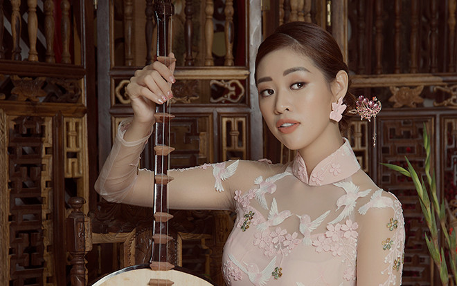 Siêu mẫu bạc Khánh Vân mặc áo dài hóa Thúy Kiều lúng liếng nét xuân thì Ảnh 2