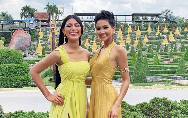 Ngắm H'hen Niê đứng cạnh đối thủ Venezuela 'mạnh như hổ', fan có quyền nở mũi tự hào! Ảnh 2