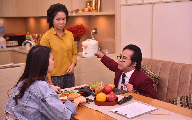 Giải vàng siêu mẫu Quỳnh Hoa bất ngờ bị NS Bạch Long 'nổi cơn tam bành', đuổi ra khỏi nhà trong sitcom Hoán đổi thanh xuân Ảnh 2