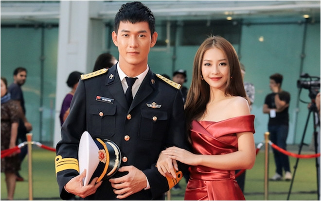 Khả Ngân khoe vai trần quyến rũ, sánh đôi cùng Song Luân trên thảm đỏ 'Asian Academy Creative Awards 2018' Ảnh 2