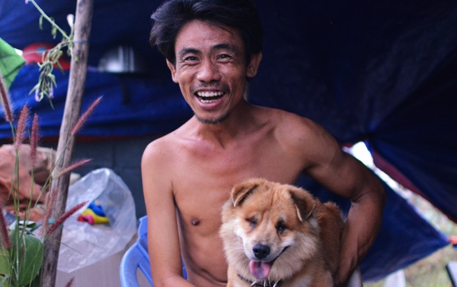 Chú chó mù may mắn trở về với anh đánh giày câm: 'O mừng lắm, còn tổ chức lễ thành hôn cho chúng nó' Ảnh 2