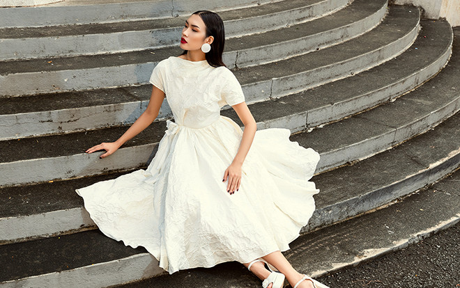 5 chân dài đình đám làng mốt hóa thân thành đóa trà my trắng muốt tinh khôi Ảnh 2