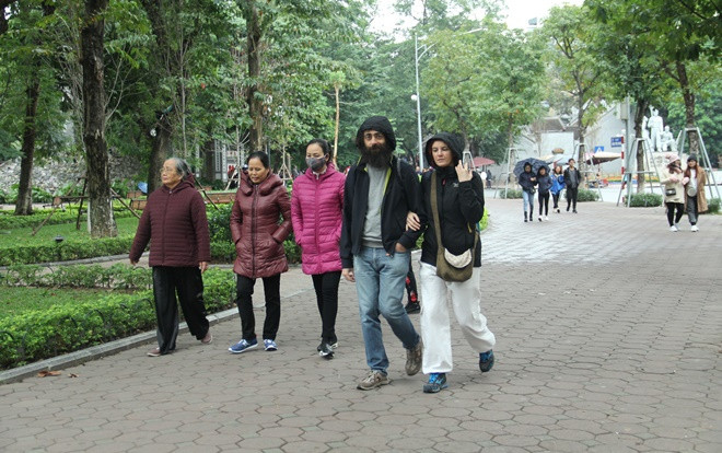 Người Hà Nội co ro trong giá lạnh 15 độ C Ảnh 2