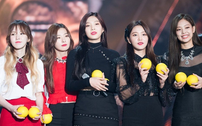 Clip đang được share tới tấp: Jennie (BlackPink) trao đổi vũ đạo với Red Velvet đáng yêu 'phát hờn' Ảnh 2