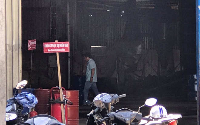 Cháy tại cơ sở kinh doanh xăng dầu, 2 người bị bỏng nặng ở Sài Gòn Ảnh 2