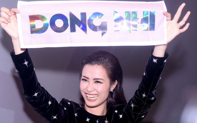 Hot: Cùng Đông Nhi 'đập hộp' 'siêu album' XOX nặng đến… 6 ki-lô-gram! Ảnh 2