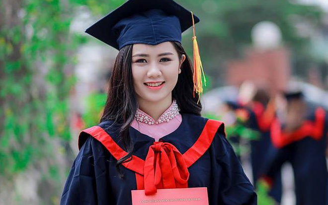 Cận cảnh nhan sắc 'không tuổi' cô 'hoa khôi' Đại học Vinh của Quế Ngọc Hải Ảnh 2