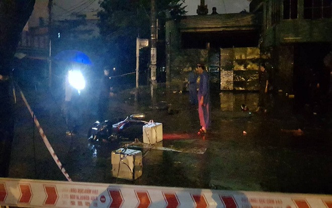 Nóng: Vướng vào dây điện rơi xuống đường trong mưa, chồng tử vong vợ nhập viện Ảnh 2