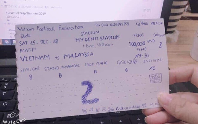 Không 'canh me' được vé xem bóng đá, cô gái tự làm tấm vé giả an ủi bản thân khiến dân mạng cười ngất Ảnh 2