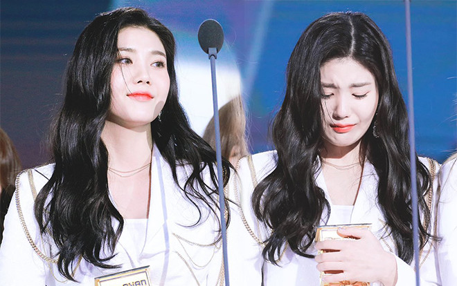 Khảnh khắc đáng yêu 'MAMA 2018': Eubi (IZ*ONE) được vinh danh vẫn 'hồn nhiên' vỗ tay… chờ nghệ sĩ khác lên nhận giải Ảnh 2