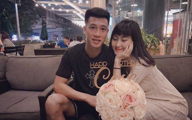 Chuyện tình lãng mạn của tiền vệ 'đá sân nhỏ 9 điểm', xé lưới Malaysia Ảnh 2