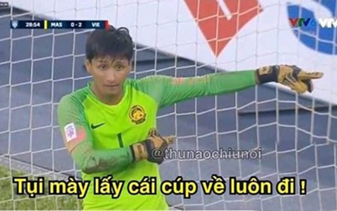 Không chỉ Hà Đức Chinh, biểu cảm hài hước của các cầu thủ khác trên sân cũng được dân mạng lôi ra 'chế' tới bến Ảnh 2
