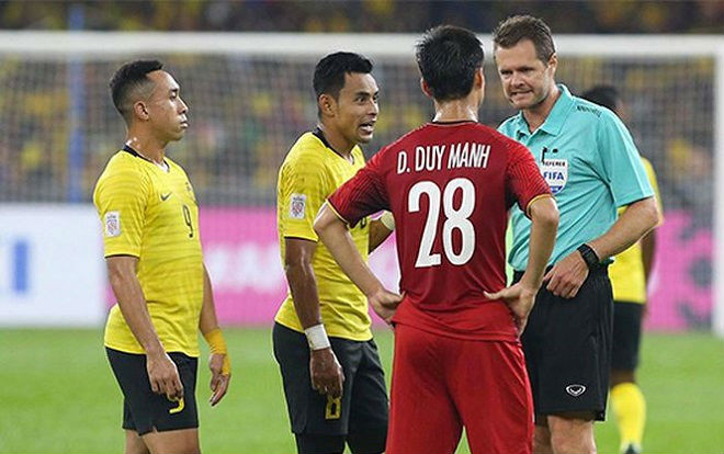 Trọng tài từng xử 'ép' U23 Việt Nam tiếp tục gây bão cho đội tuyển Việt Nam trước Malaysia tại AFF Cup 2018 Ảnh 2