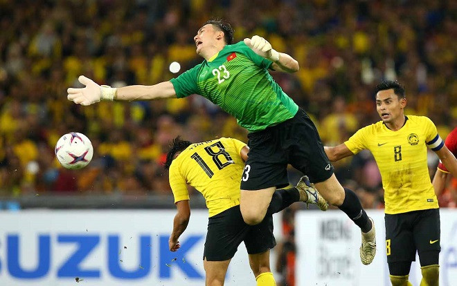 Bùi Tiến Dũng có thay thế Đặng Văn Lâm trong trận chung kết lượt về AFF Cup 2018? Ảnh 2
