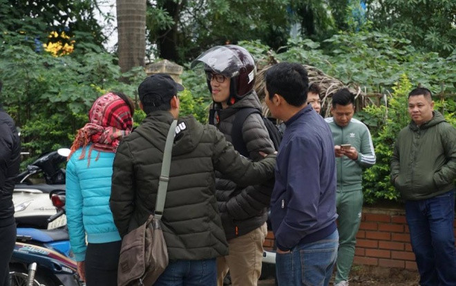 Người hâm mộ nhận vé xem trận chung kết Việt Nam gặp Malaysia cầm chưa ấm tay, nhiều ‘cò’ đã chèo kéo mua cao gấp 10 lần giá gốc Ảnh 2