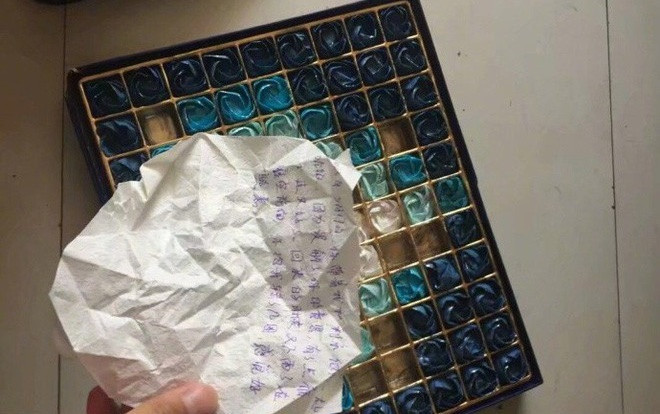 Chia sẻ cực hot của tân sinh viên về hộp hoa hồng giấy vứt dưới gầm giường KTX và bí mật tình yêu chưa nói Ảnh 2