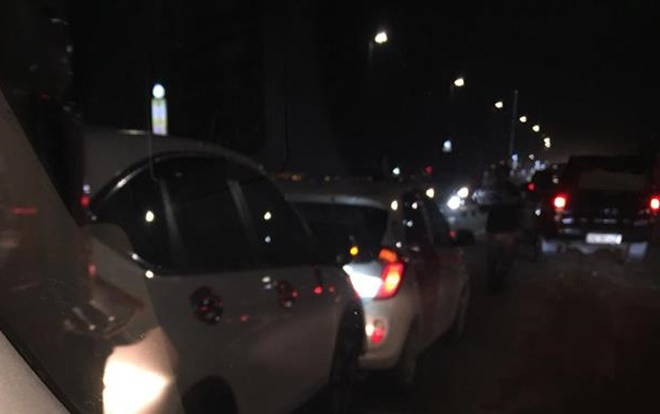 Xe tải chở đất mất lái, hàng loạt ô tô gặp tai nạn liên hoàn trên cầu Nhật Tân Ảnh 2