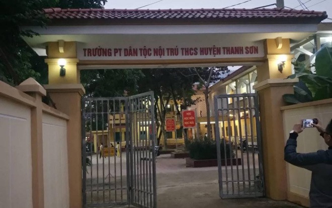Vụ nghi vấn hiệu trưởng lạm dụng tình dục hàng chục học sinh: Nạn nhân nghi có liên quan đều là nam Ảnh 2