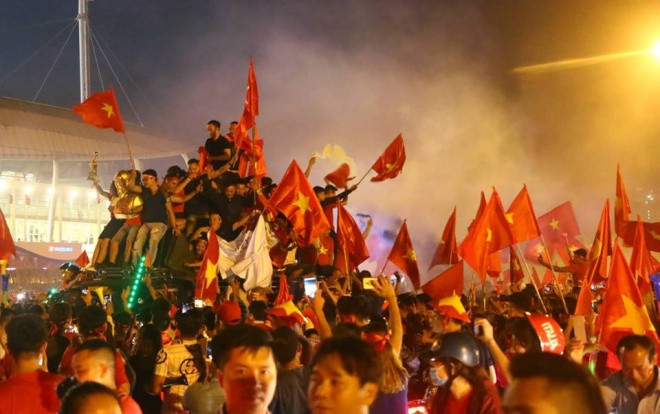 Hơn 3000 cổ động viên Malaysia được bảo vệ đặc biệt thế nào tại SVĐ Mỹ Đình trong đêm chung kết AFF Cup? Ảnh 2