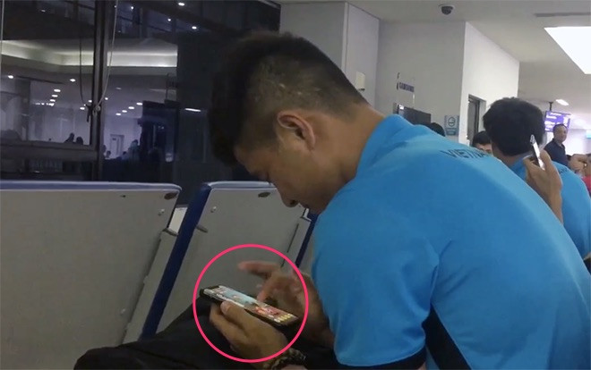 Bật mí cách giết thời gian trên smartphone của 'thánh lầy' Hà Đức Chinh khiến chẳng ai nhịn được cười Ảnh 2