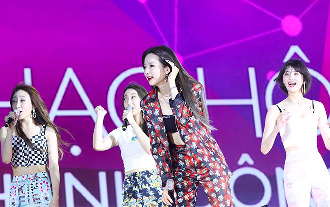 Hàng nghìn con tim như 'loạn nhịp' khi EXID ngỏ lời 'anh yêu em' với V-LEGGO Ảnh 2