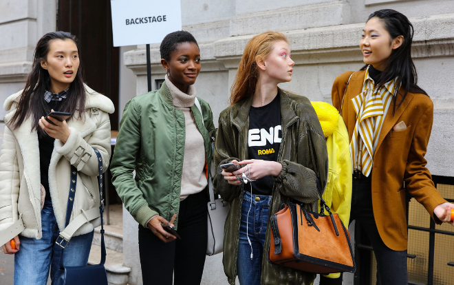 Tạp chí Vogue danh tiếng tung bộ sưu tập những shoot hình thời trang đường phố đẹp nhất thế giới năm 2018 Ảnh 2