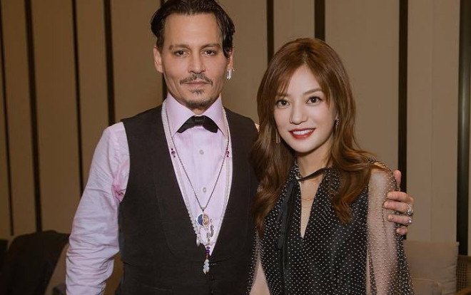 Triệu Vy thon gọn đến ngỡ ngàng trong váy chấm bi bên cạnh tài tử Johnny Depp Ảnh 2