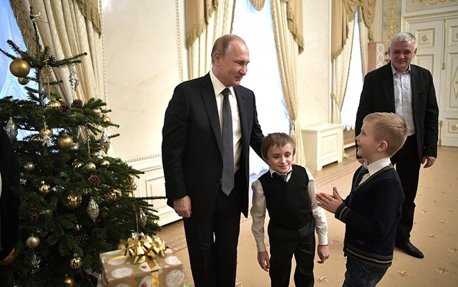 Tổng thống Putin đích thân làm tài xế, biến ước mơ của cậu bé mắc bệnh xương thủy tinh thành hiện thực Ảnh 2