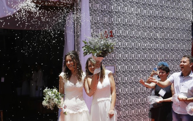 Hôn lễ tập thể hạnh phúc ngập tràn qua lời tuyên thệ của các cặp đôi đồng tính Brazil Ảnh 2