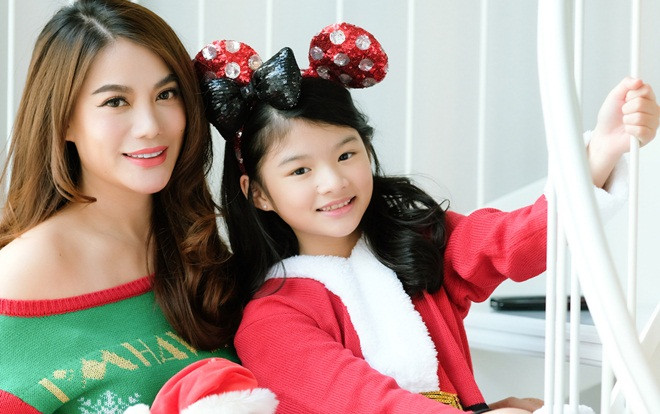 Trương Ngọc Ánh khoe vẻ gợi cảm đón giáng sinh cùng con gái Bảo Tiên Ảnh 2