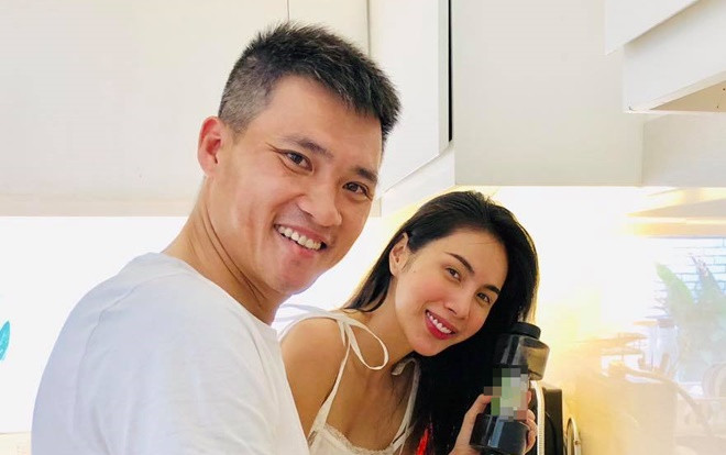 Công Vinh xứng đáng là ‘ông chồng quốc dân’ khi vào bếp rửa bát hộ vợ Ảnh 2