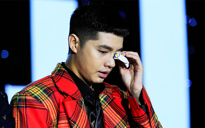 Clip: Noo Phước Thịnh, tuổi 30 của một ngôi sao hạng A, anh ấy vẫn khóc 'ngon lành' trước hàng ngàn người hâm mộ Ảnh 2