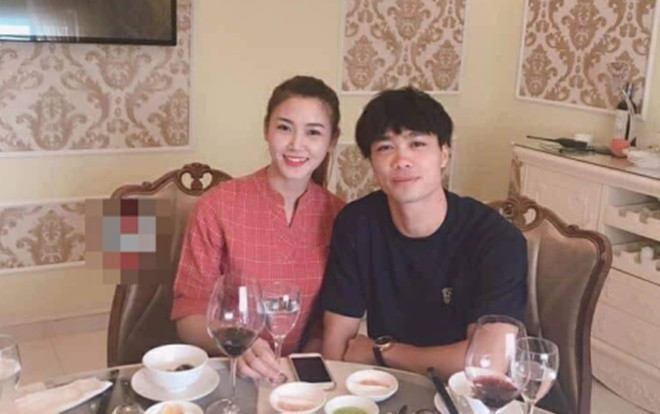 Bị cộng đồng mạng chửi rủa khi chụp hình cùng Công Phượng, cô gái lạ chính thức lên tiếng đính chính Ảnh 2
