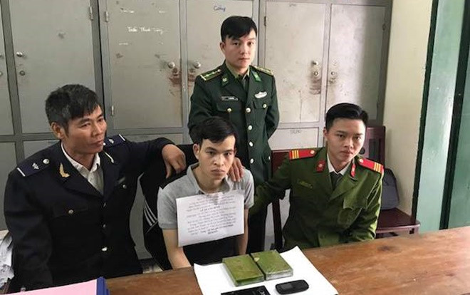 Một trinh sát bị thương khi vây bắt đối tượng vận chuyển 2 bánh heroin Ảnh 2