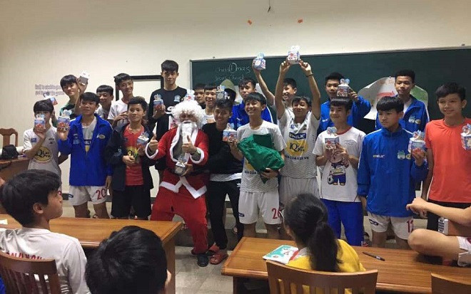 Bầu Đức tổ chức Noel cho đàn em của Công Phượng Ảnh 2