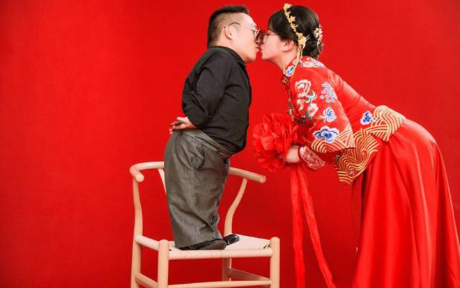 Đám cưới của cô dâu cao 1,6 m và chú rể 90 cm gây xôn xao MXH Ảnh 2