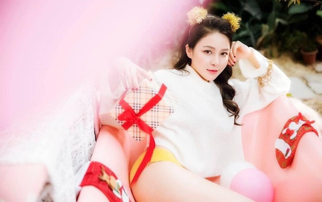 Tung bộ ảnh Giáng sinh với chiếc quần ngắn cũn cỡn, hot girl Trâm Anh bị dân mạng chỉ trích ngày càng dùng chiêu trò rẻ tiền Ảnh 2