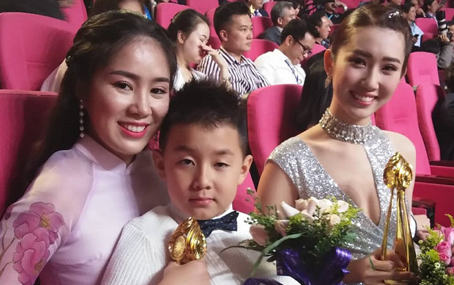 'Gạo nếp gạo tẻ' giành giải Vàng, Lê Phương ẵm cúp nữ chính xuất sắc nhất tại LHP truyền hình toàn quốc 2018 Ảnh 2