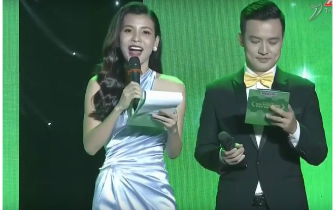 Bị người hâm mộ 'ném đá' vì kêu gọi khách mời dự đoán kết quả 'giải bóng vàng', MC Tường Vy nói gì? Ảnh 2