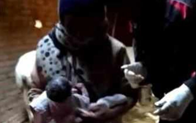 Mẹ treo cổ tự vẫn, thai nhi lơ lửng nối với dây rốn Ảnh 2