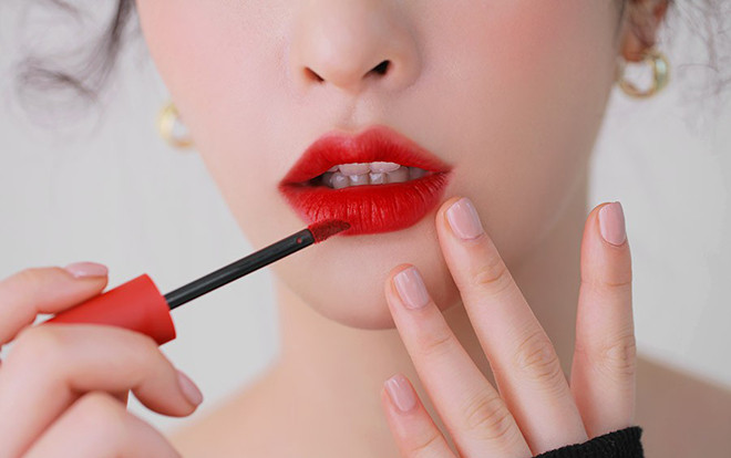 4 bí kíp make up mùa Giáng Sinh để khiến chàng ngơ ngẩn quên lối về Ảnh 2