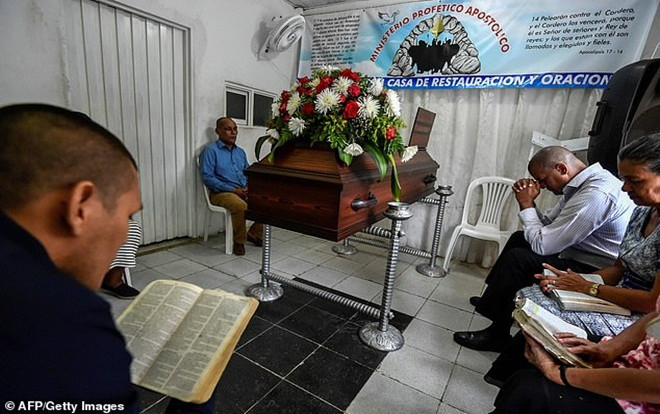 Cha mẹ không chịu chôn cất con trai đã chết 2 tuần vì lý do kỳ quặc này Ảnh 2