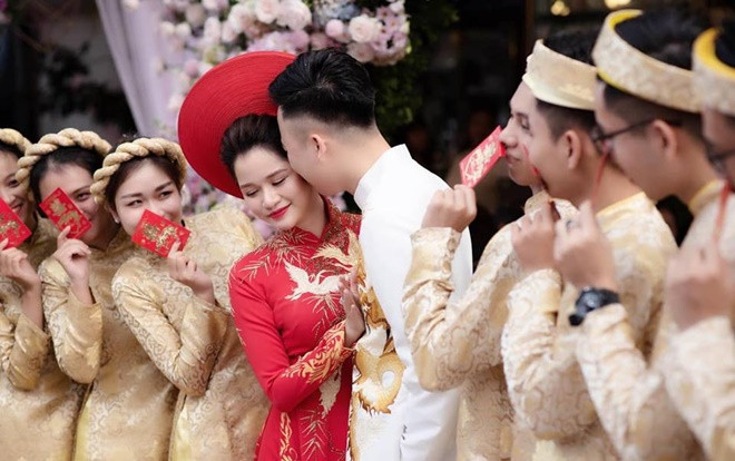 HOT: Nữ nhà văn đình đám Huyền Trang Bất Hối lên xe hoa với người yêu cũ Ảnh 2