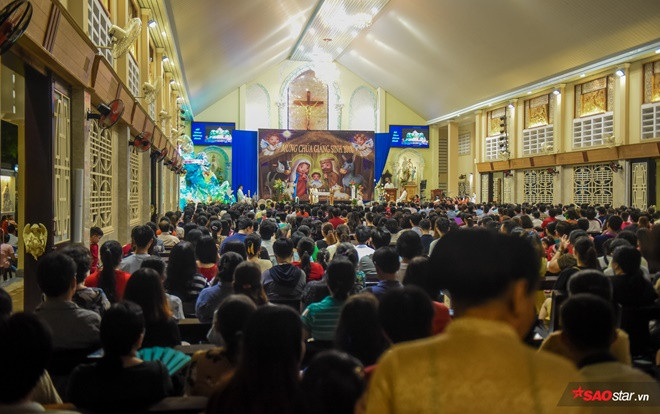 Chùm ảnh khung cảnh lộng lẫy bên trong Nhà thờ đêm Giáng sinh Ảnh 2