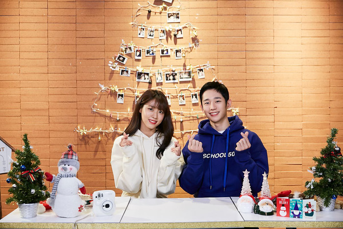 Muôn vàn kiểu Merry Christmas 'muối mặn' của idol xứ Hàn Ảnh 17