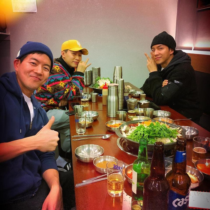 Muôn vàn kiểu Merry Christmas 'muối mặn' của idol xứ Hàn Ảnh 19